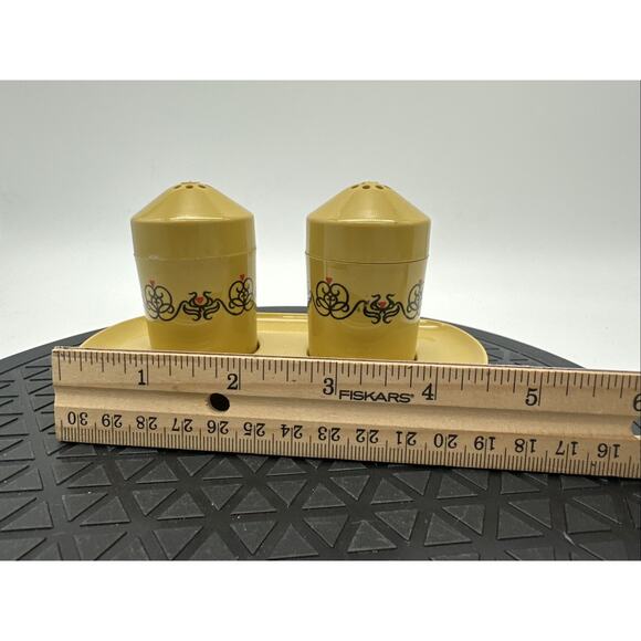 Vintage Eagle Brand Mid Century Yellow Retro Salt & Pepper Plastic Shakers NEW - Picture 6 of 8